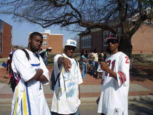 CHILLIEN ON THE YARD