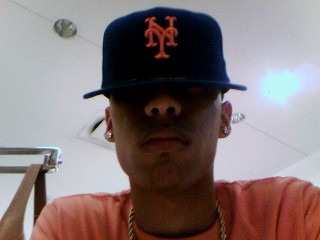 th3 kiing weariing a ny hat ya feels!