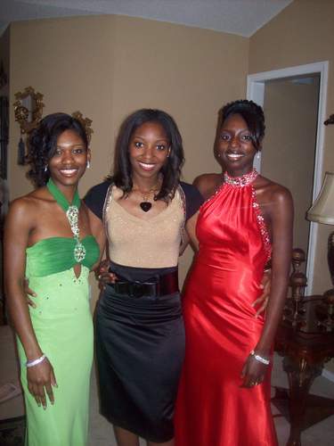 Jassica, Tiffany and Me. ( my 2 sisters)