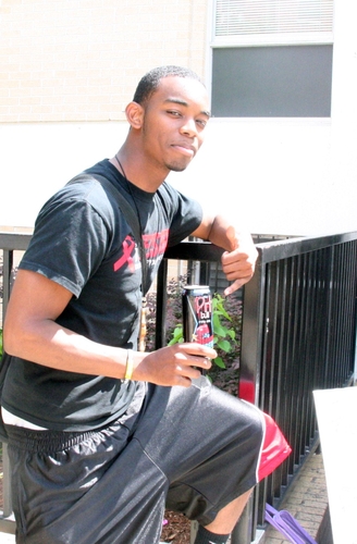 HERE IS THE HOT NEW SINGLE FROM Super Producer SEAN GARRETT "IN DA BOX" FEAT RICK ROSS