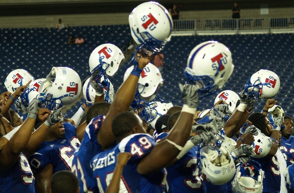 Tennessee Tigers Open Season With 33-7 Over Southern Jaguars!