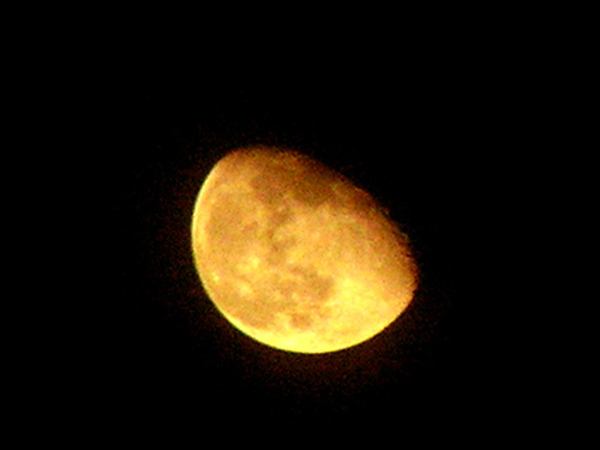 Weekend Skywatching: Saturn Forms Triangle with Moon and Bright Star