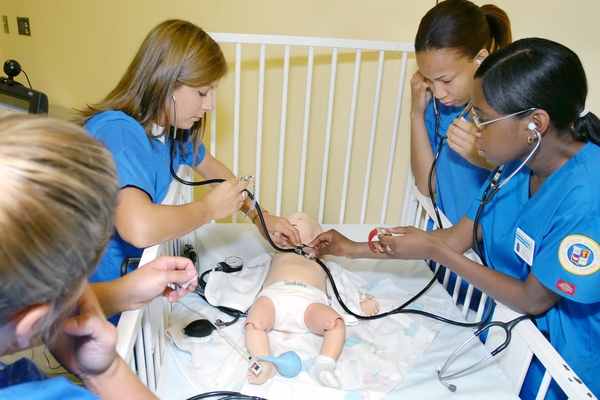 SU School of Nursing earns “Nursing School of the Year” again