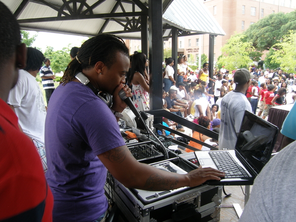 Black University Radio Network DirectEFX 06 20 12 VISIT WWW.BURN1.BIZ FOR ALL YOUR BLACK MUSIC MONTH FACTS!