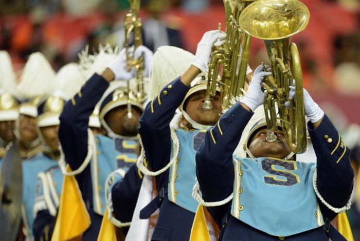 {LISTEN} Southern University Chicago Alumni Chapter Donates to Southern University Live on Air