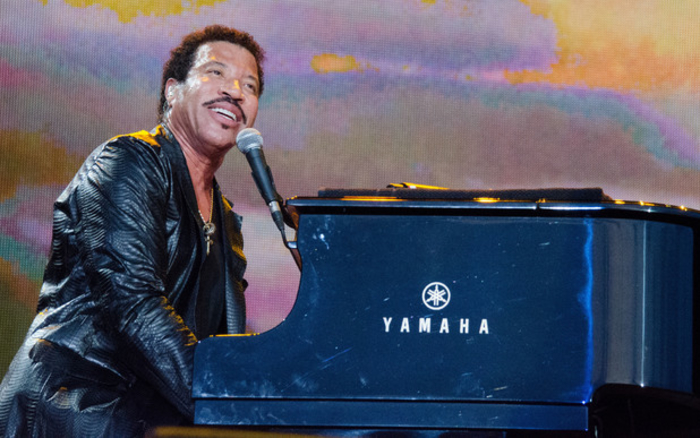 Dalai Lama to open for Lionel Richie at Glastonbury 2015