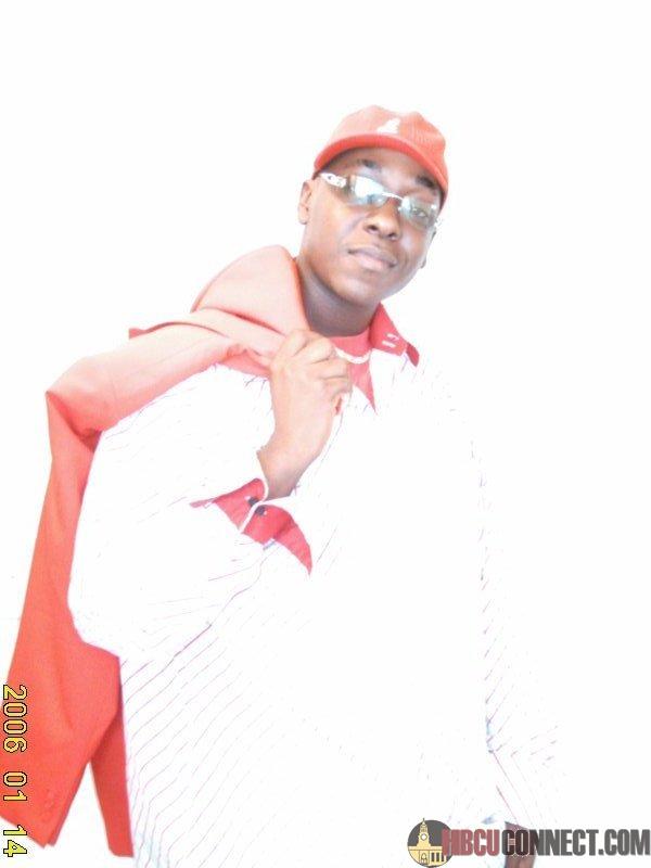 me wit the new senior pics my sis took 06 baby