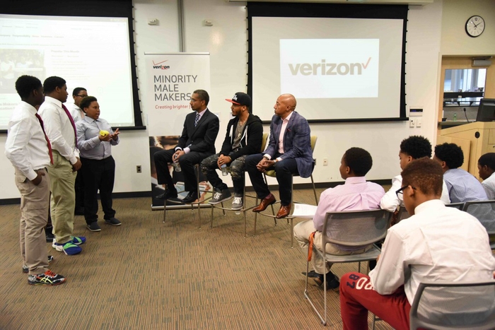 Morgan Alumnus, Music Executive Kevin Liles Talks to Middle School Students About Entrepreneurship in STEM