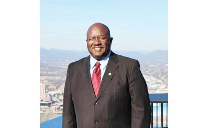 Former VUU football center now Roanoke�s new mayor