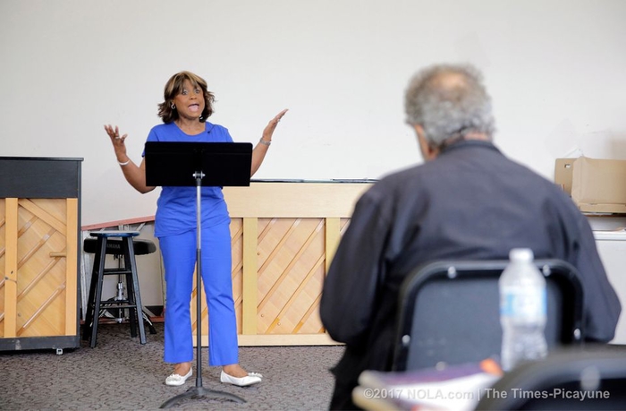 Graduating grandma: After 3 tries, 63-year-old singer will receive her degree