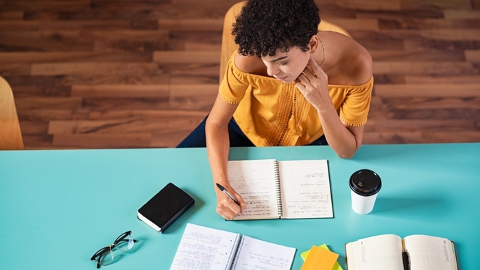 College Students: Tips and Tricks for Saving Money and Budgeting