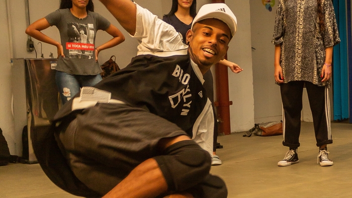 Take the "  Give me Sumthin Sumthin" Dance Challenge