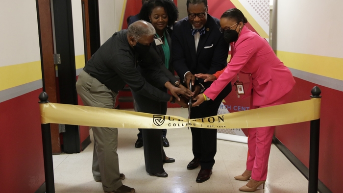 Clinton College Cuts Ribbon on New Medical Clinic