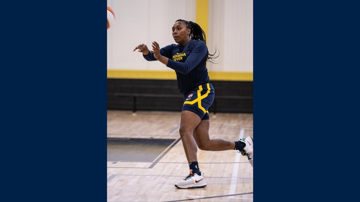 Williams-Holliday Makes WNBA Debut With Indiana