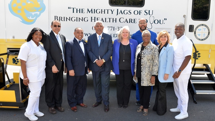 School of Nursing, Ochsner Partner for Jag Mobile Clinic on Wheels