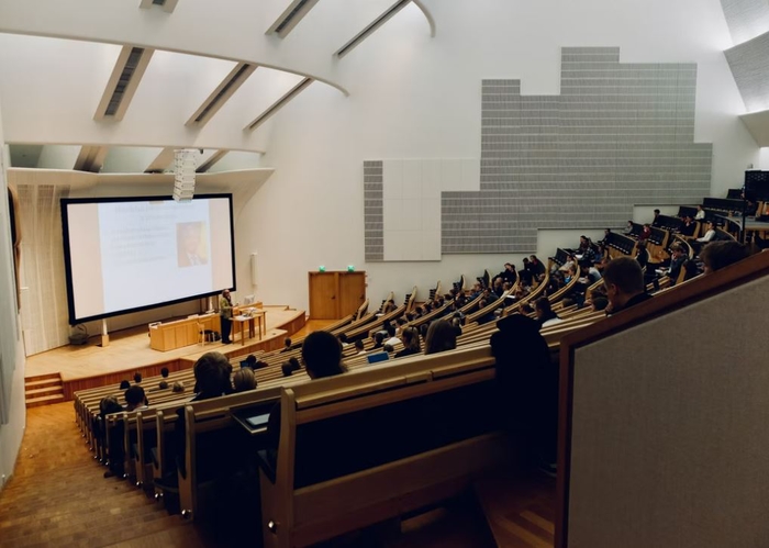 How to Choose a College to Attend Based on Your Career Goals