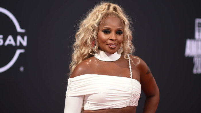 Mary J. Blige creates “Strength Of A Woman” scholarship at Hampton University