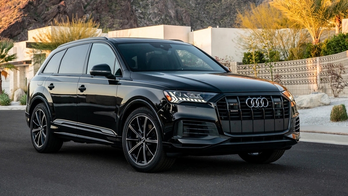 The 2024 Audi Q7 55 TFSI Quattro SUV Performs