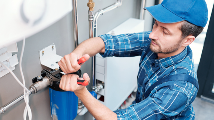 6 Ways to Negotiate With Plumbers 