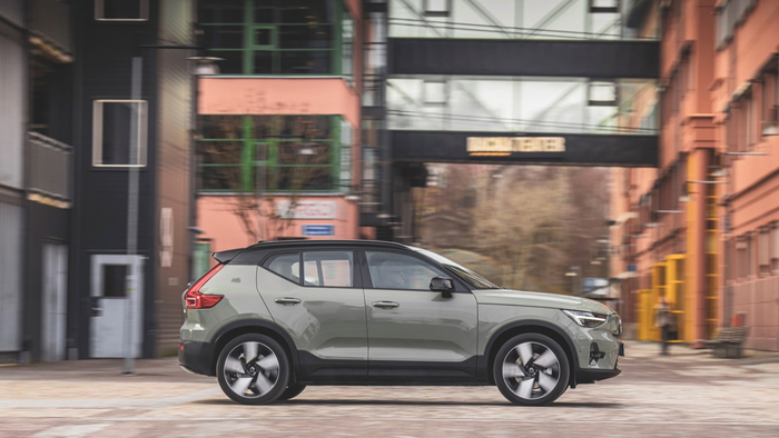 An Electrifying Drive in the 2024 Volvo XC40 Recharge