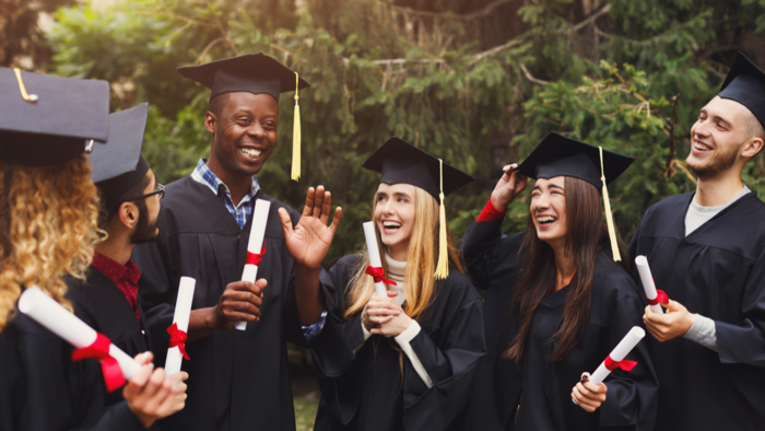 How to Create Graduation Memories With Your Friends You Can Share for Years