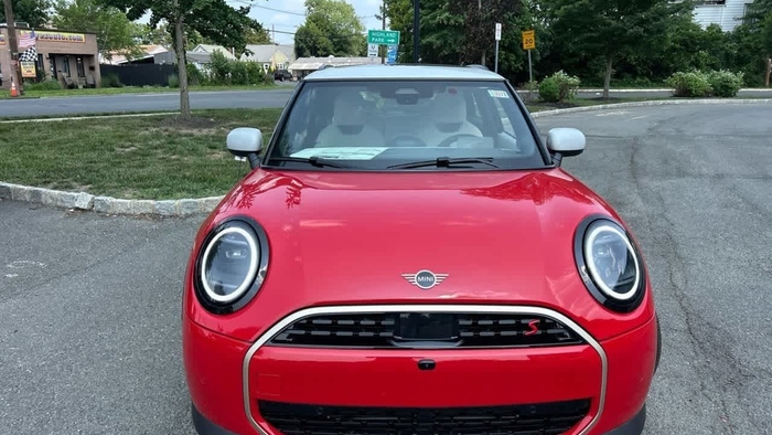 2025 Mini Cooper S Hardtop Redesigned and Keeps the Fun